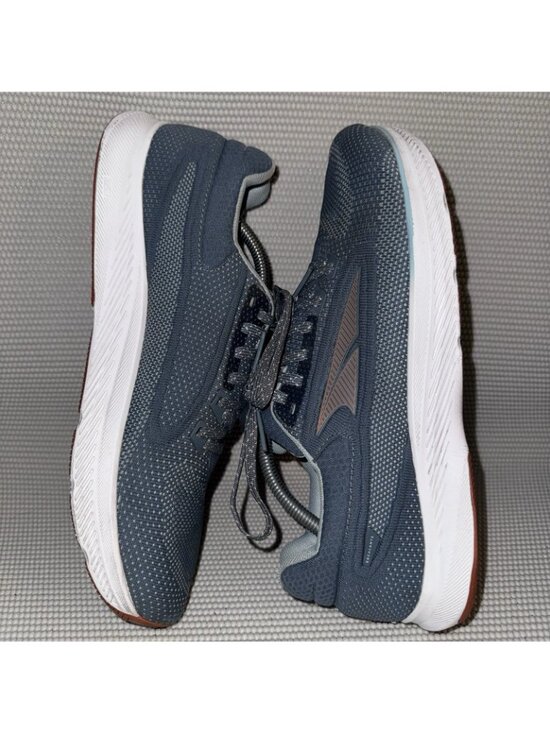 Athletic_Shoes